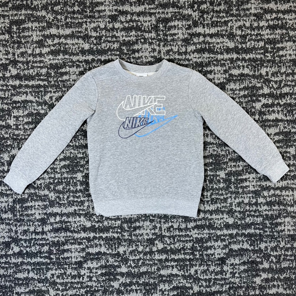 Nike Sweatshirt Boys Size 6 Gray Graphic Logo Fleece Crewneck K397-GEH